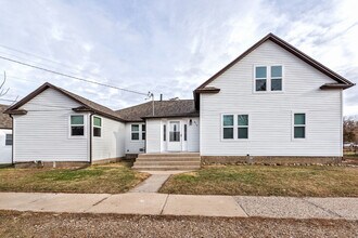 817 7th Ave in Belle Fourche, SD - Foto de edificio - Building Photo