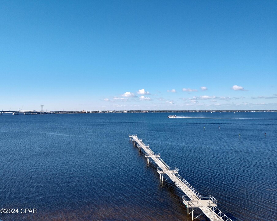 6500 Bridge Water Way in Panama City Beach, FL - Foto de edificio