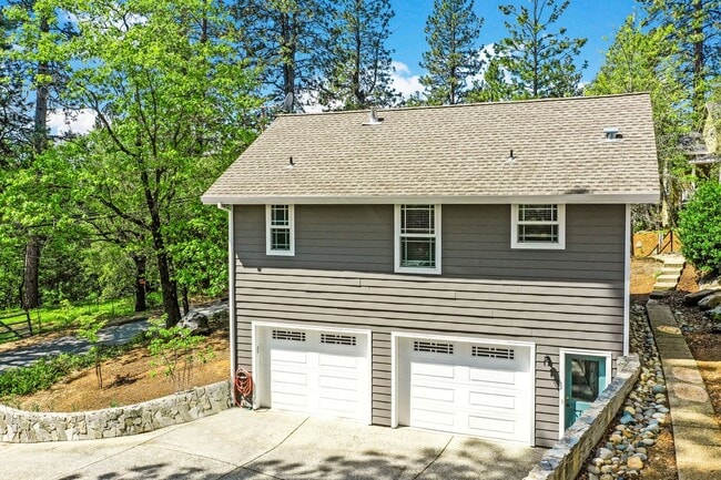 612 Chief Kelly Dr in Nevada City, CA - Building Photo - Building Photo
