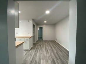 1112 S Tremaine Ave, Unit 1112 in Los Angeles, CA - Building Photo - Building Photo