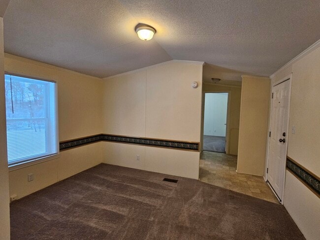 16 Noble Ln in Rome, NY - Foto de edificio - Building Photo