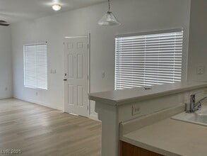 5992 Trickling Descent St in Henderson, NV - Building Photo - Building Photo