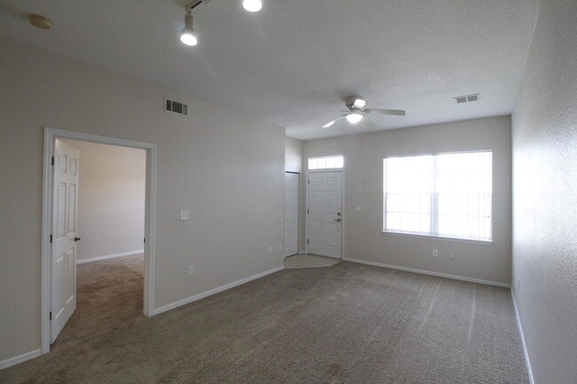 105 Turpial Way in Melbourne, FL - Building Photo - Building Photo