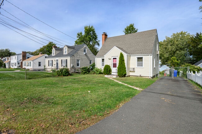 46 Coolidge Ave in Newington, CT - Building Photo - Building Photo