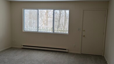 4051 Oneida St, Unit 2 in New Hartford, NY - Building Photo - Building Photo