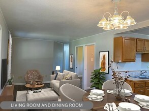 10711 S Sprague St in Cheney, WA - Foto de edificio - Building Photo