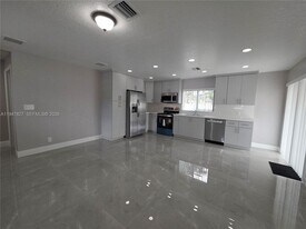 4360 NW 15th St in Lauderhill, FL - Building Photo