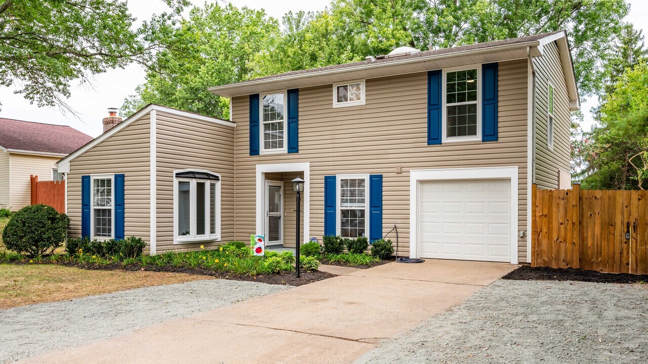 4112 Galesbury Ln in Chantilly, VA - Building Photo