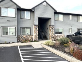 250 Lone Pine Ln in The Dalles, OR - Building Photo