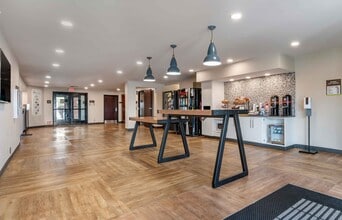 Furnished Studio-Oakland - Alameda in Alameda, CA - Foto de edificio - Building Photo