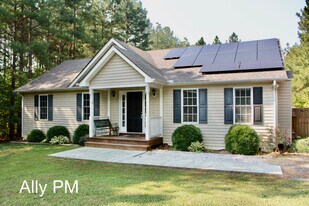 1167 Georgia Creek Rd in Scottsville, VA - Building Photo