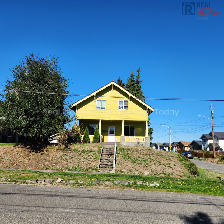 1651 S 35th St in Tacoma, WA - Building Photo