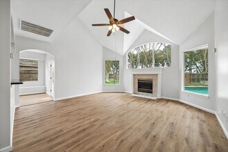 18042 Somerset Knolls Ct in Houston, TX - Building Photo - Building Photo