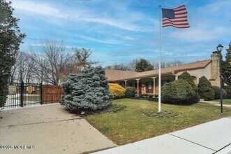 83 Bradford Ct in Matawan, NJ - Building Photo - Building Photo