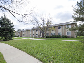 Prairie View Apartments in North Chicago, IL - Building Photo - Building Photo