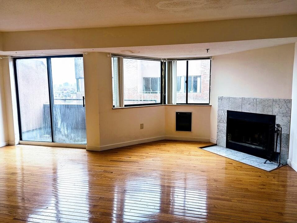 147 Kelton St, Unit 703 in Boston, MA - Building Photo