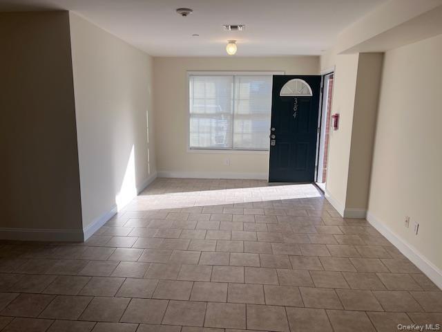 384 W Montauk Hwy in Lindenhurst, NY - Building Photo - Building Photo