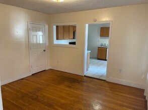 126 Willow St in Waltham, MA - Building Photo - Building Photo