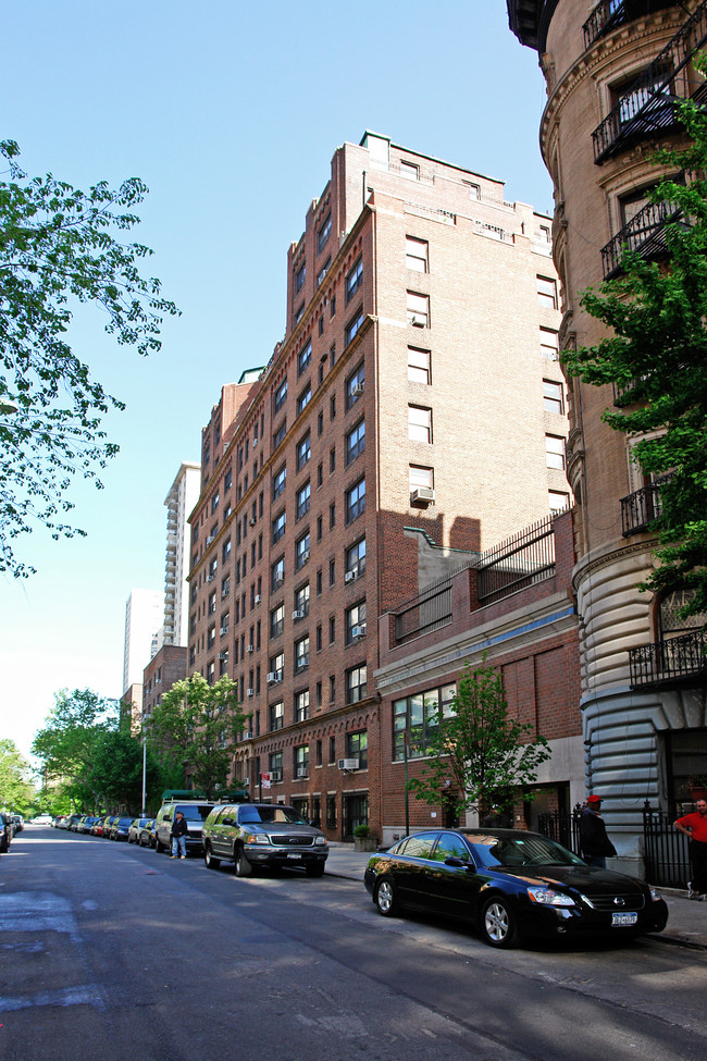 35 W 92nd St in New York, NY - Building Photo - Building Photo