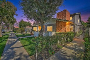 338 Orizaba Ave, Unit 2 in Long Beach, CA - Building Photo