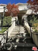 717 E Olive Ave in Burbank, CA - Building Photo