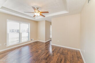 5933 Midnight Ln in Louisville, KY - Building Photo - Building Photo