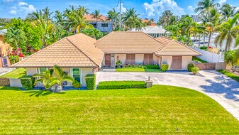 1090 Fairview Ln in West Palm Beach, FL - Building Photo