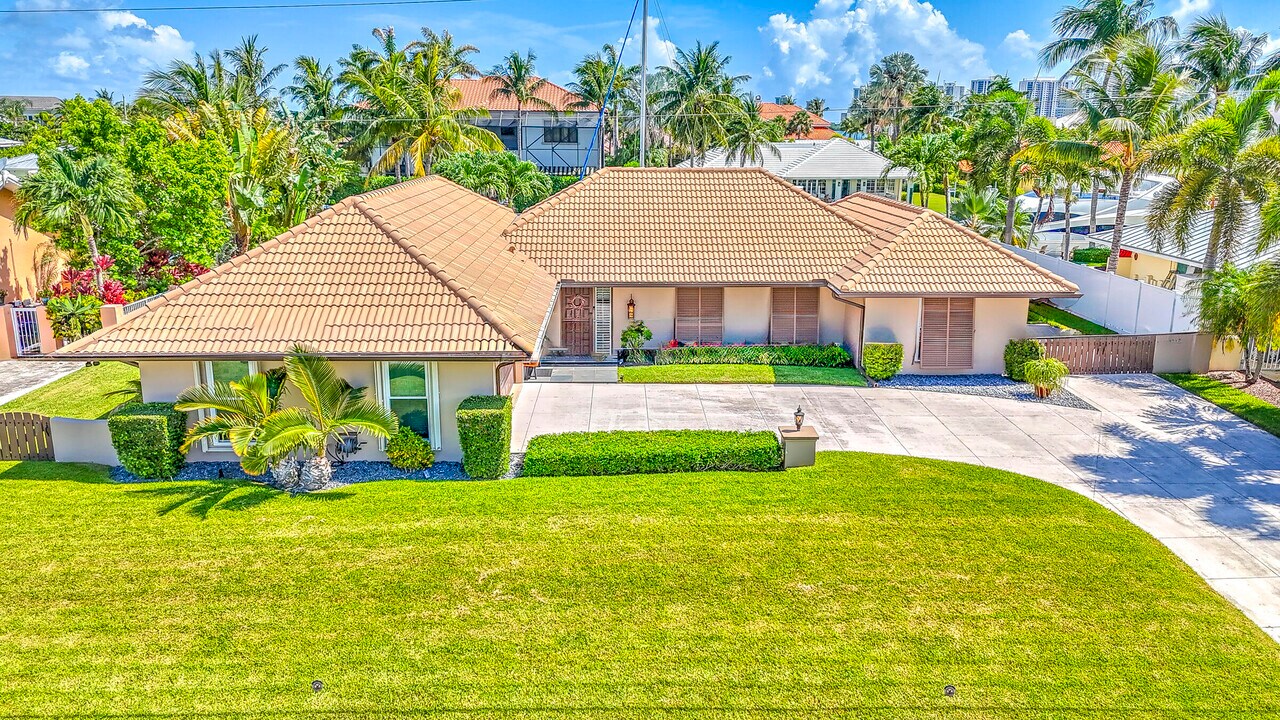 1090 Fairview Ln in West Palm Beach, FL - Building Photo