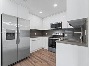 3031 SW 64th Ave in Miami, FL - Building Photo - Building Photo