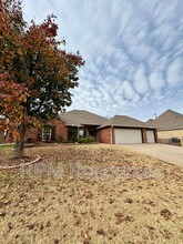 11917 Wickford Pl in Yukon, OK - Building Photo - Building Photo