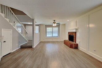 3209 Lee Cir Dr in Pearland, TX - Building Photo - Building Photo