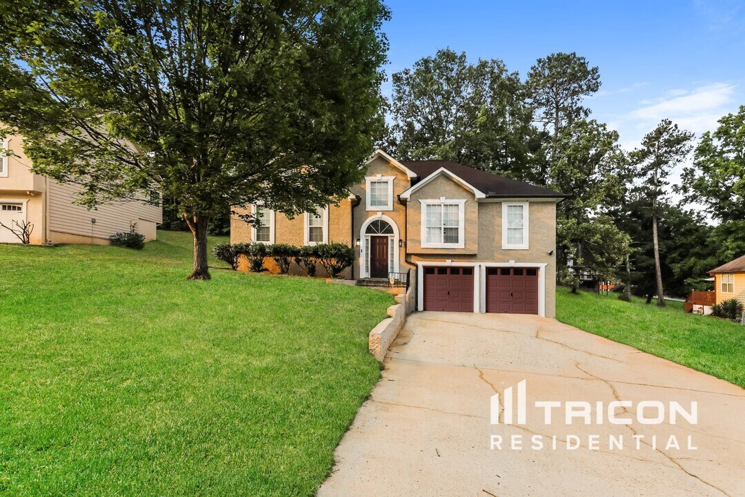 222 Sawgrass Way in Fayetteville, GA - Building Photo