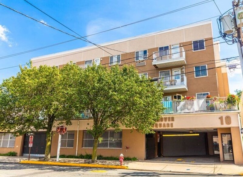 10 Palisade Ave in Cliffside Park, NJ - Building Photo