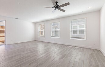 2834 E Tamarind Dr in Fresno, CA - Building Photo - Building Photo