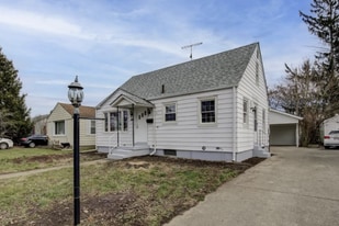 2728 Hilda Ave in Hamilton, OH - Building Photo