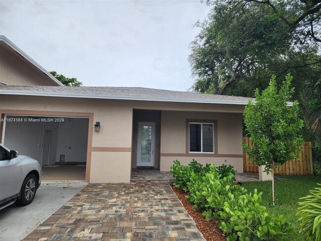 218 SW 1st Ave in Dania Beach, FL - Building Photo - Building Photo