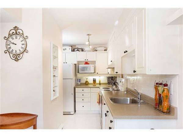 1513 Bowser Ave in North Vancouver, BC - Building Photo