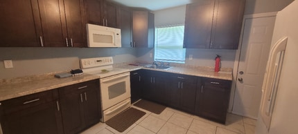 2301 Juanita Ave in Fort Pierce, FL - Building Photo - Building Photo