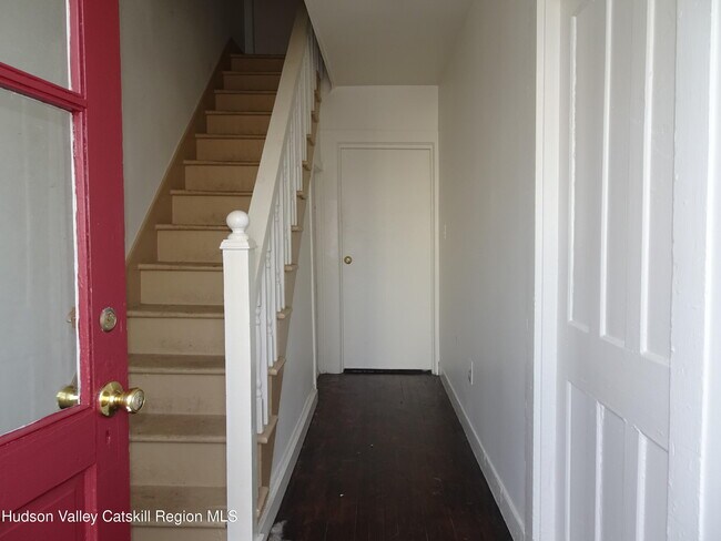 349 State St in Hudson, NY - Foto de edificio - Building Photo