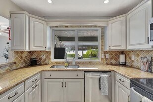 1104 Jackpine St in Wellington, FL - Building Photo