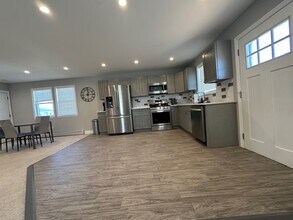 884 Beach St, Unit 884 Beach St in Lindenhurst, NY - Building Photo - Building Photo