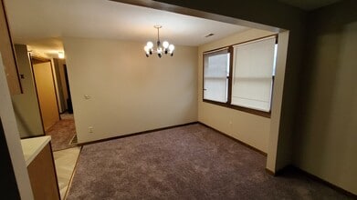 1349 Pierce, Unit 4 in North Tonawanda, NY - Foto de edificio - Building Photo