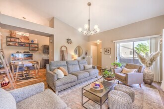 2101 Quartz Cliff St, Unit 207 in Las Vegas, NV - Building Photo - Building Photo