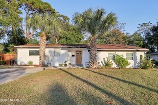 409 Sailfish Dr E in Atlantic Beach, FL - Building Photo
