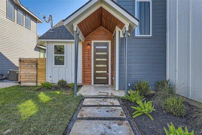 1707 Perez St in Austin, TX - Building Photo - Building Photo