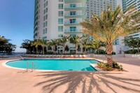 1900 N Bayshore Dr, Unit 1016 in Miami, FL - Foto de edificio - Building Photo