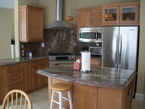 6444 Amethyst Way in Carlsbad, CA - Building Photo - Building Photo