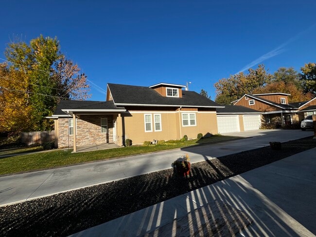 property at 4940 Willow Ln