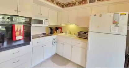 2360 Irish Ln in Clearwater, FL - Building Photo - Building Photo