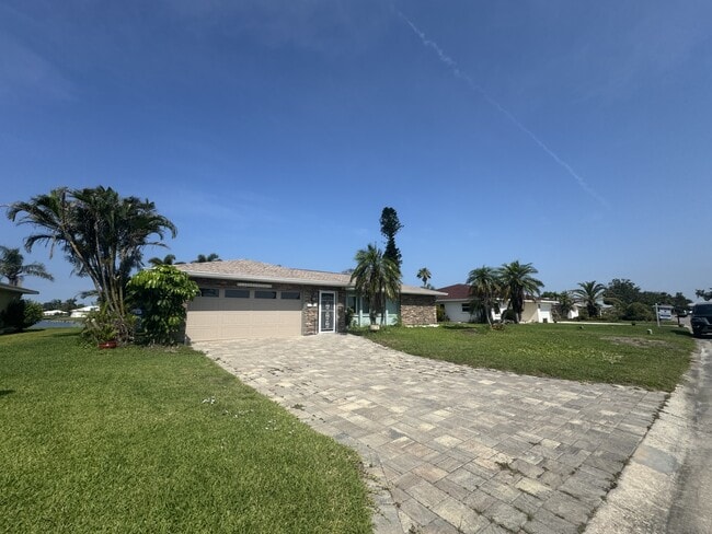 property at 1725 N Gondola Ct